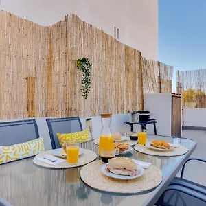 Faro: Casa Trevo Com Terraco Bbq Hébergement de vacances